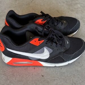 Men’s Nike Air Max 10.5 | Black with Neon Orange